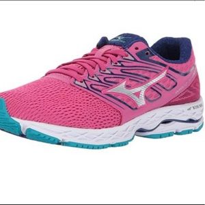 Women’s 10.5 Mizuno Wave Shadow